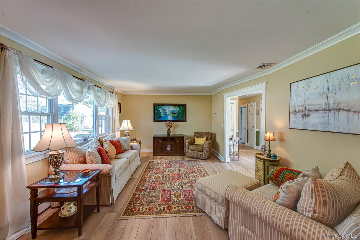 #10 photo, 3 Walnut Road, Rocky Point , NY 11778