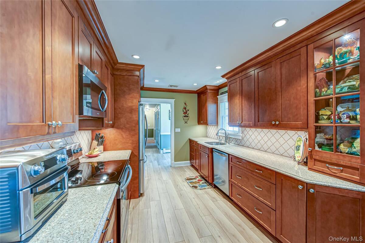 #12 photo, 3 Walnut Road, Rocky Point , NY 11778