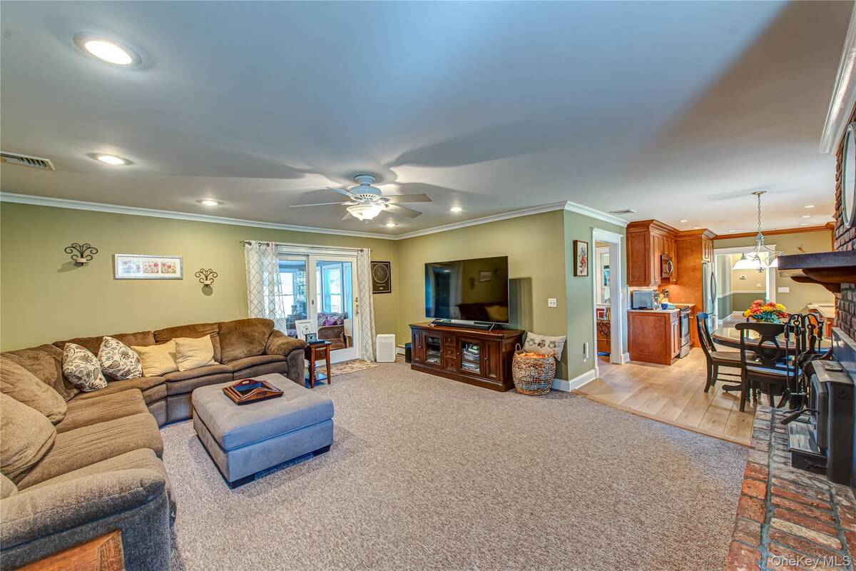 #19 photo, 3 Walnut Road, Rocky Point , NY 11778