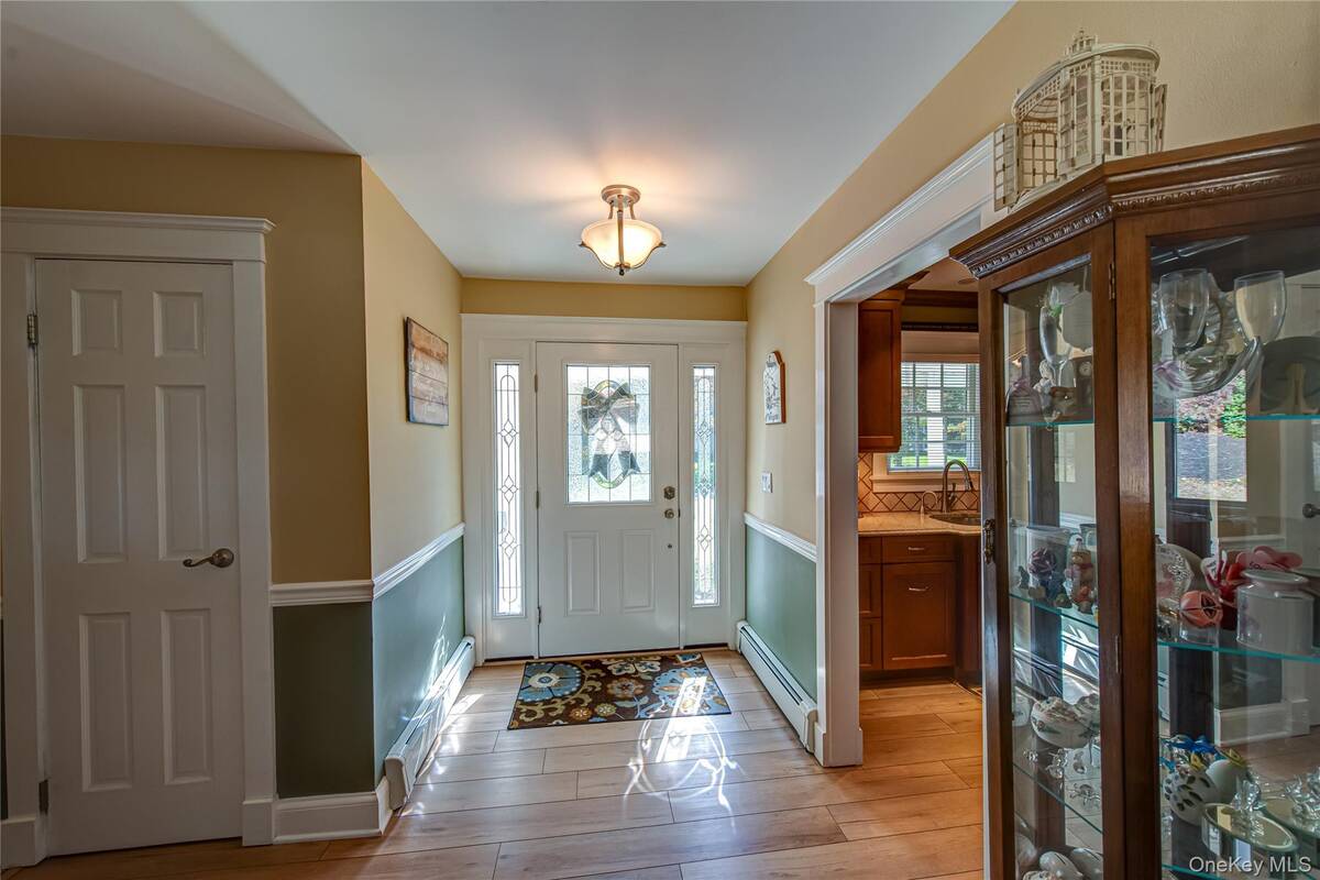 #4 photo, 3 Walnut Road, Rocky Point , NY 11778