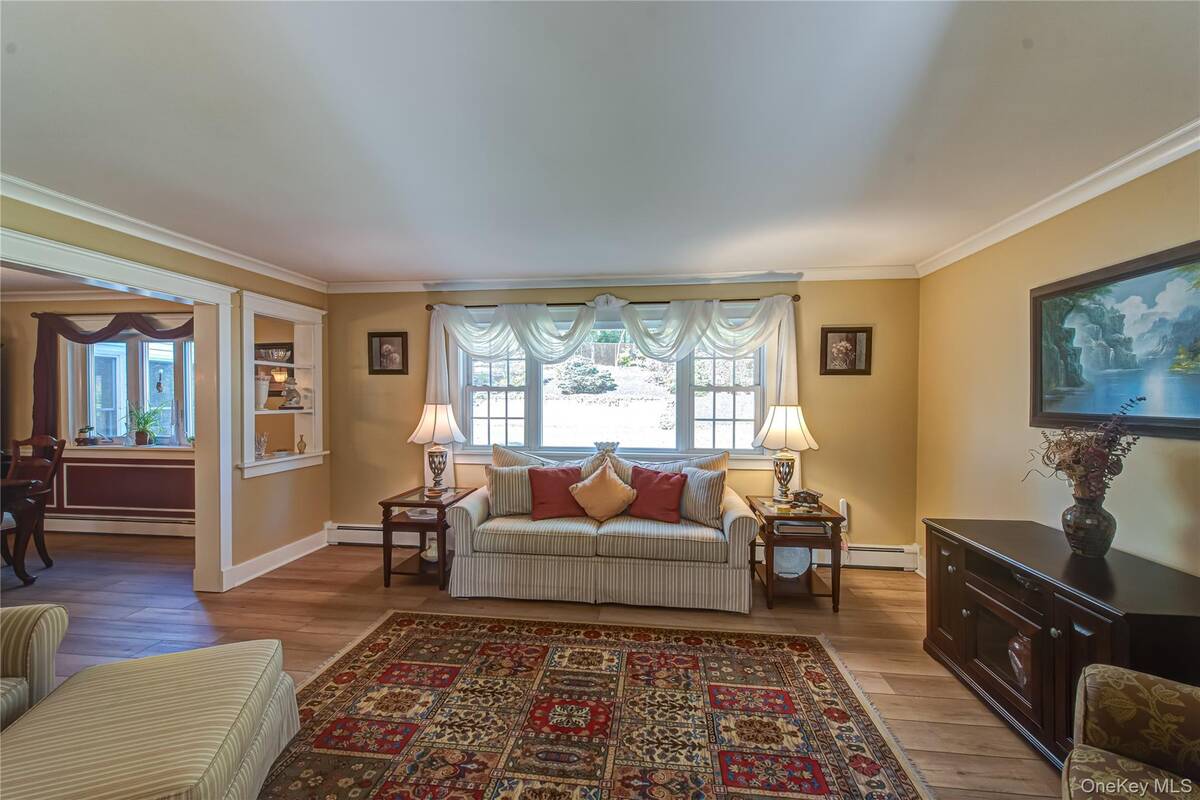 #6 photo, 3 Walnut Road, Rocky Point , NY 11778