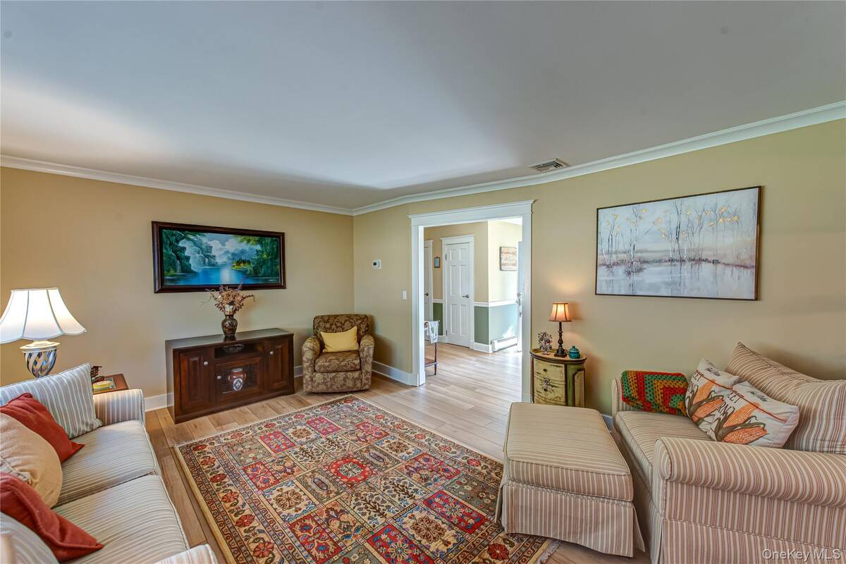 #9 photo, 3 Walnut Road, Rocky Point , NY 11778