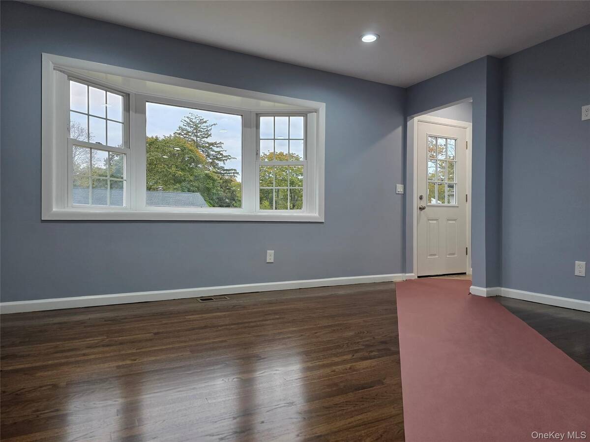 #1 photo, 9 Cypress Avenue, サフォーク郡 Bay Shore , NY 11706