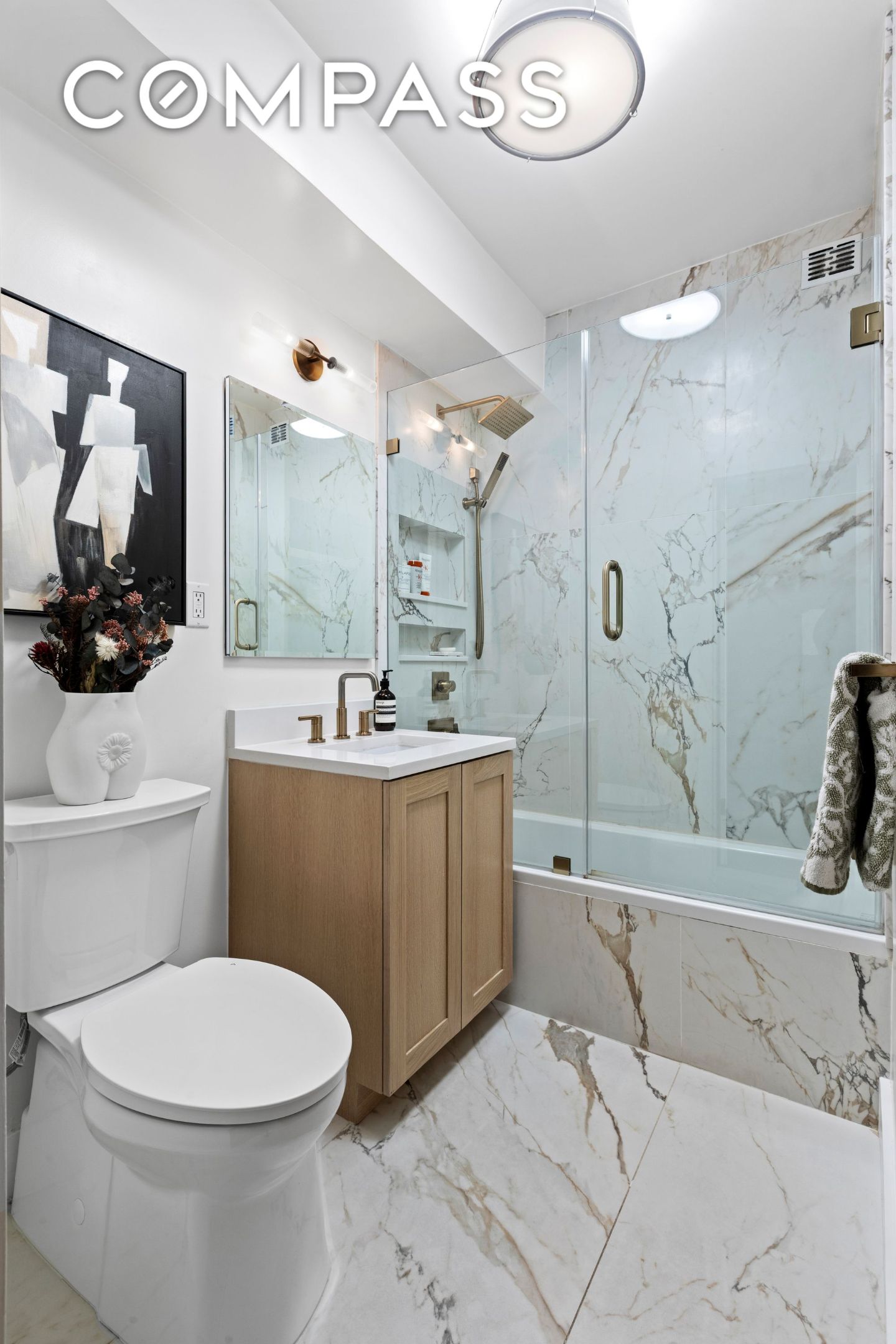 #10 photo, 40 E 9th Street, Greenwich Village , NY 10003