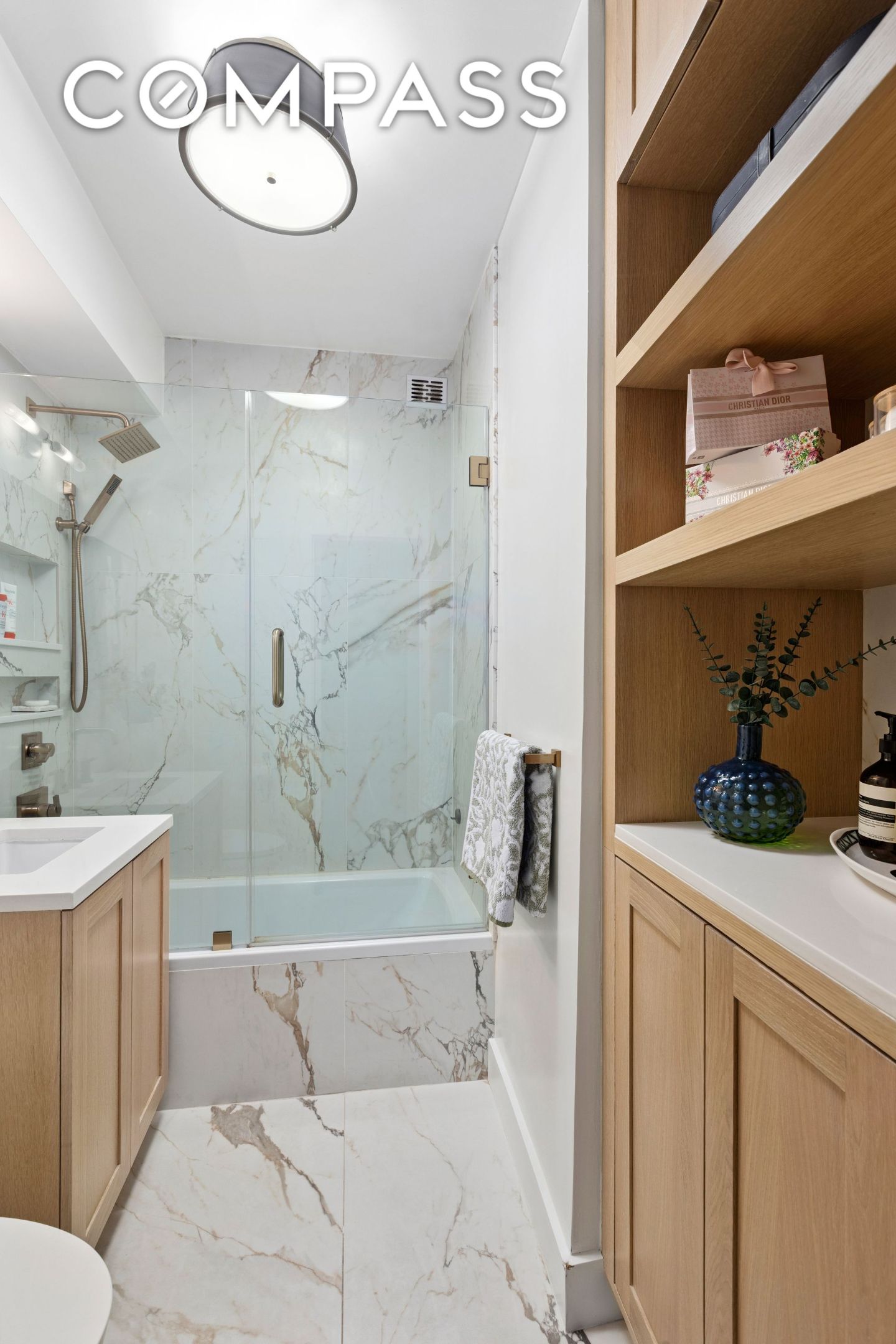 #11 photo, 40 E 9th Street, Greenwich Village , NY 10003