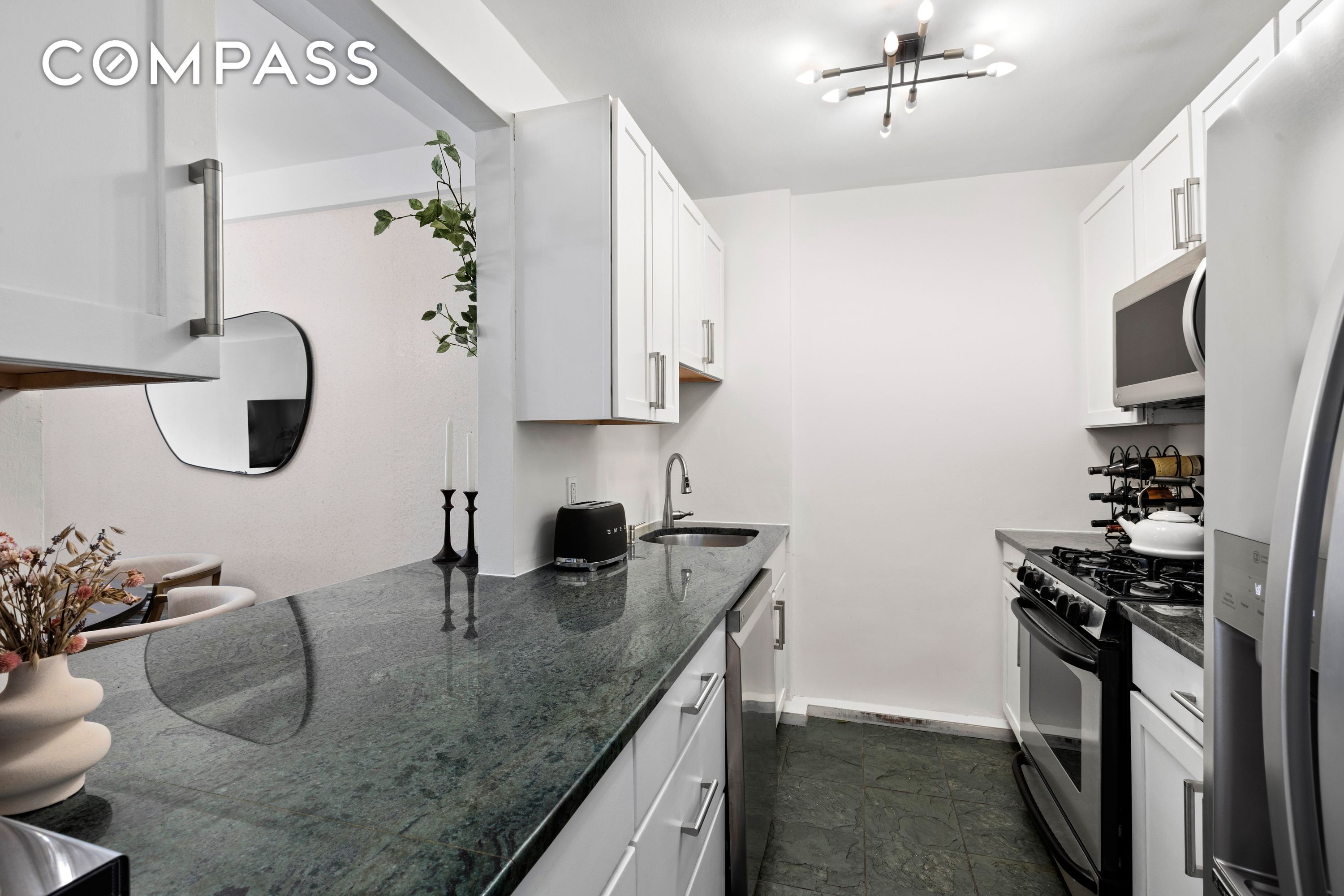 #12 photo, 40 E 9th Street, Greenwich Village , NY 10003