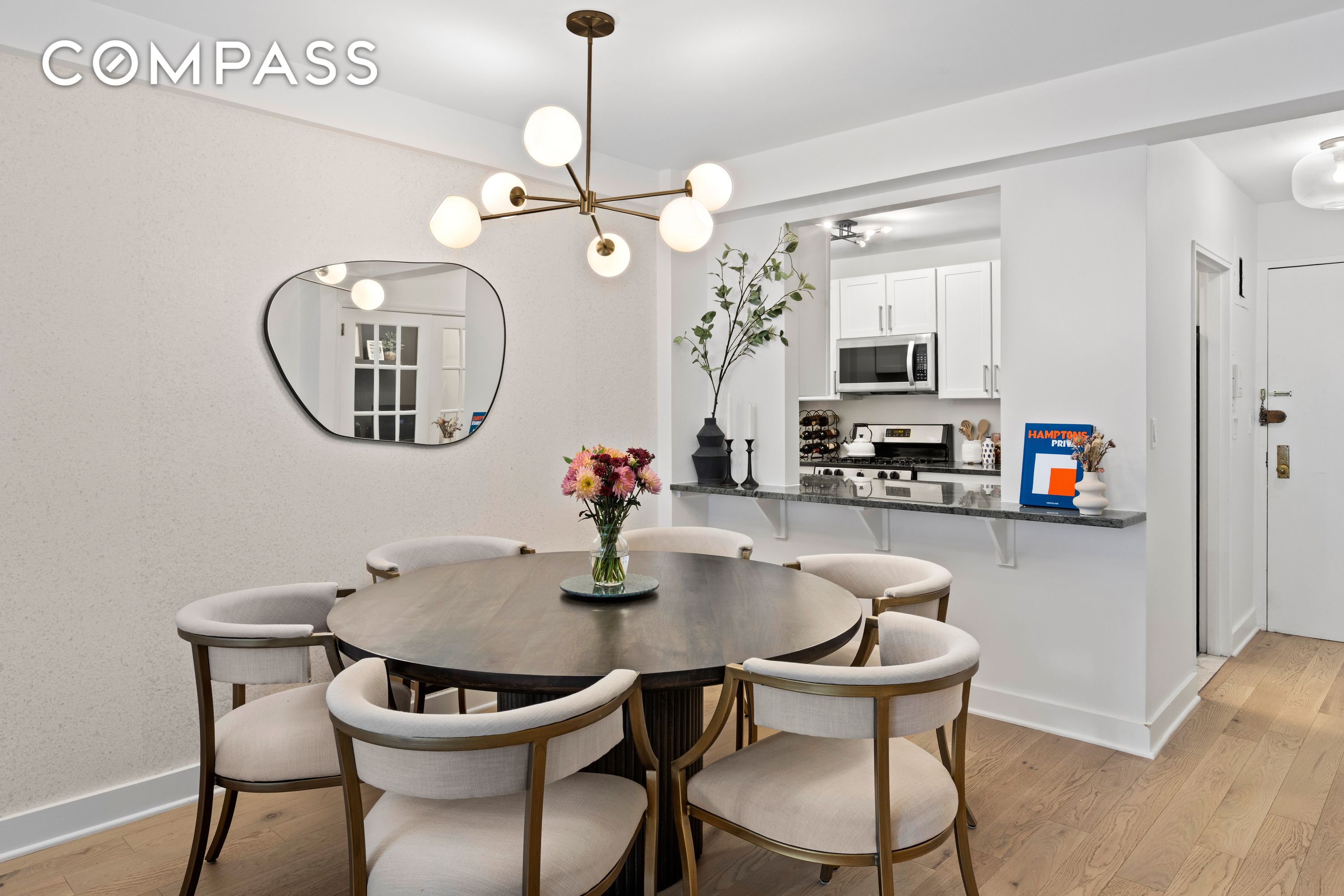 #7 photo, 40 E 9th Street, Greenwich Village , NY 10003