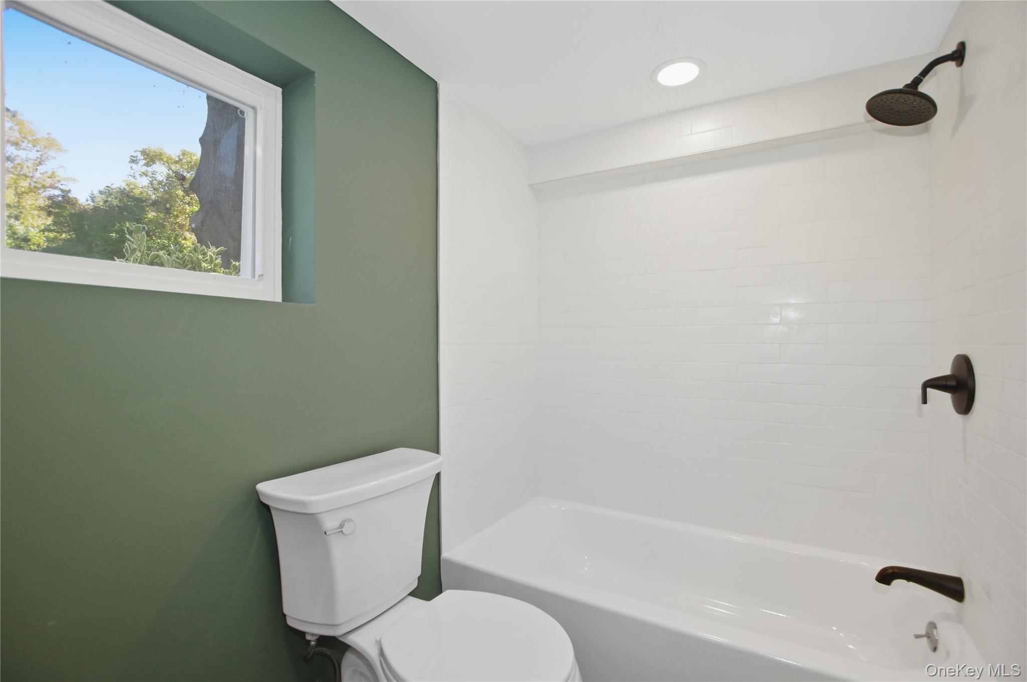 #13 photo, 5 Ganna Lane, Huntington Station , NY 11746