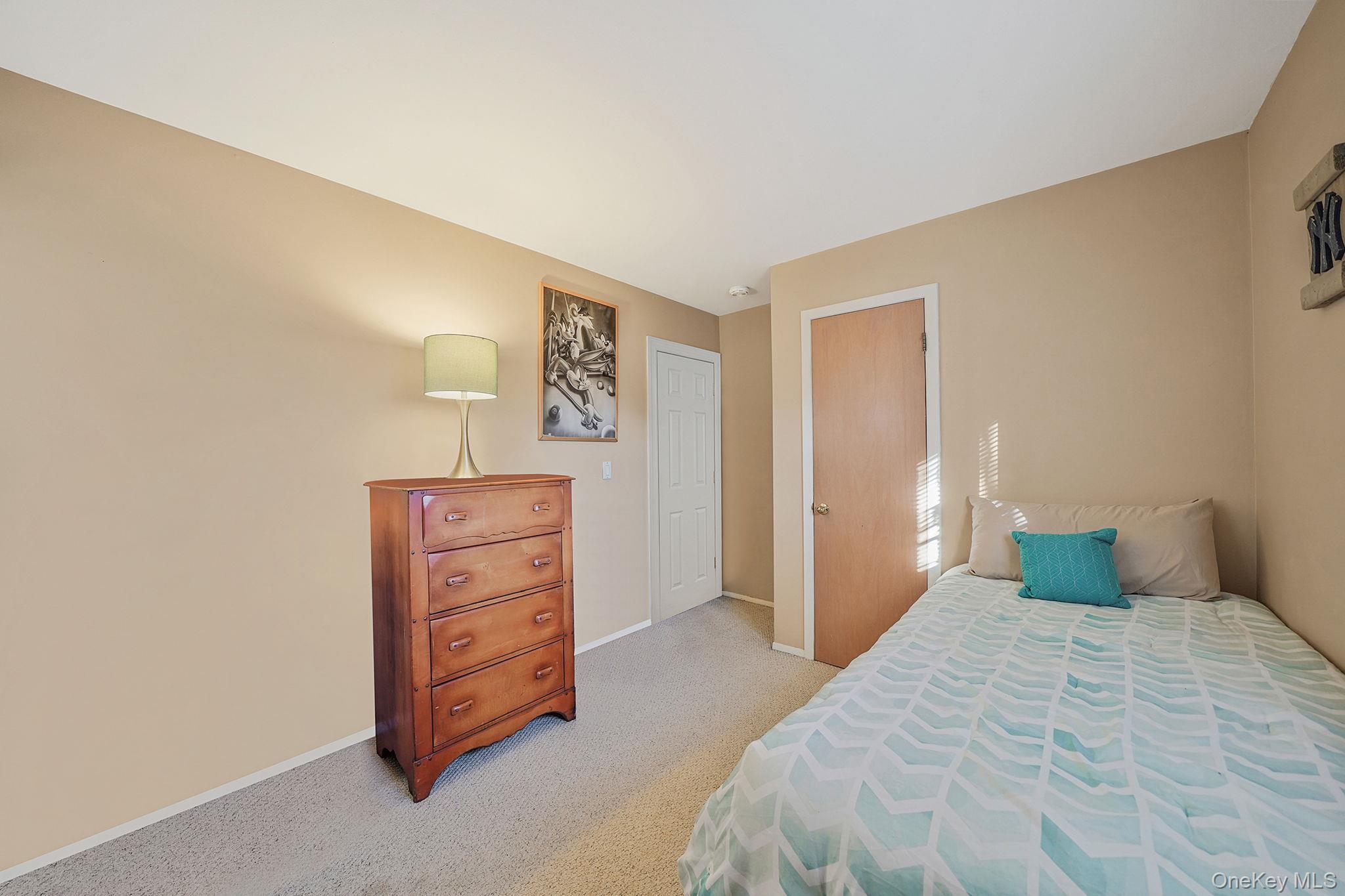 #17 photo, 4 Neptune Avenue, サフォーク郡 East Patchogue , NY 11772