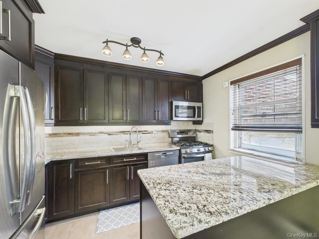 #7 photo, 251-11 60th Ave, Little Neck , NY 11362