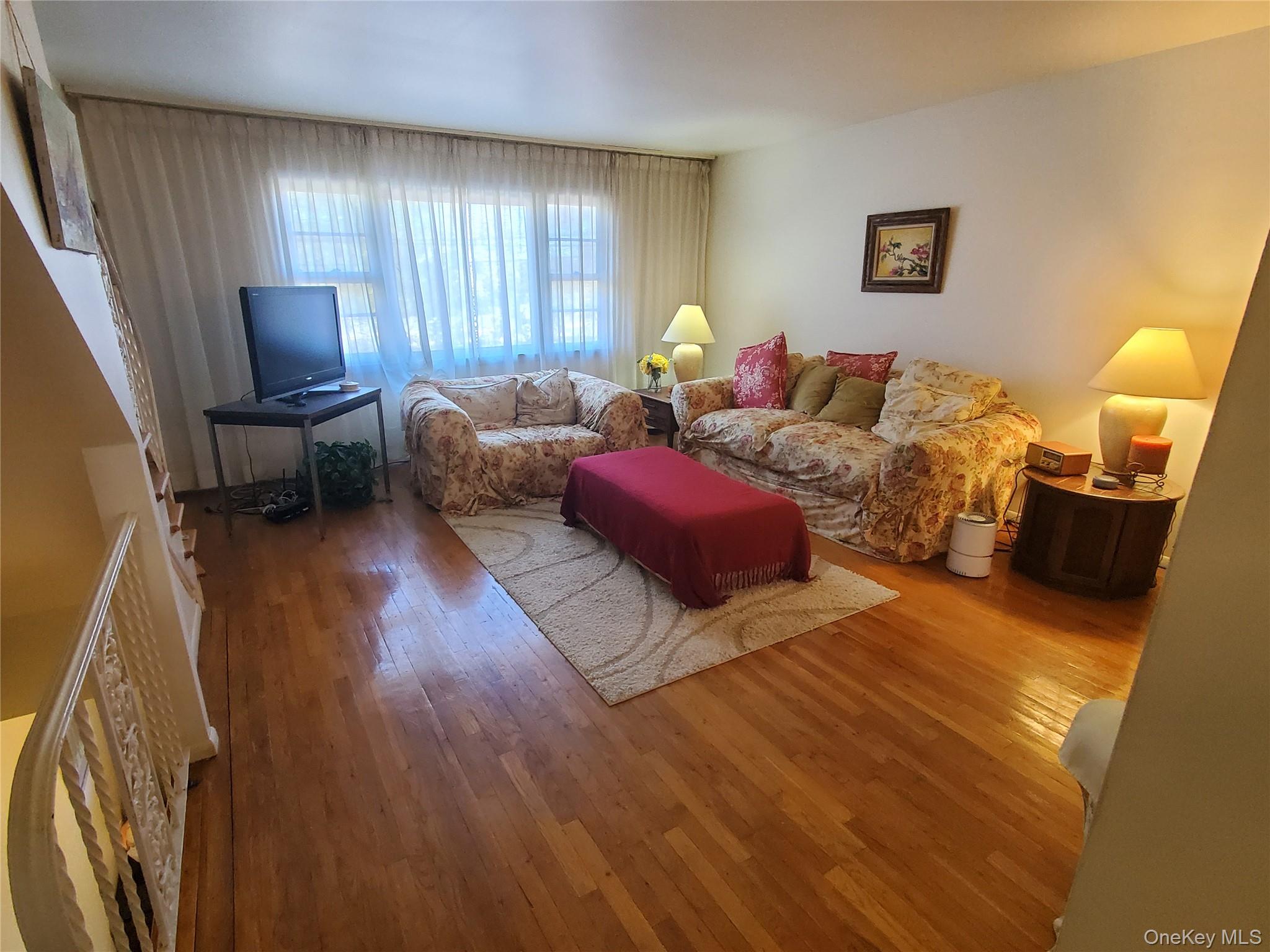 #4 photo, 25032 39th Road, Little Neck , NY 11363