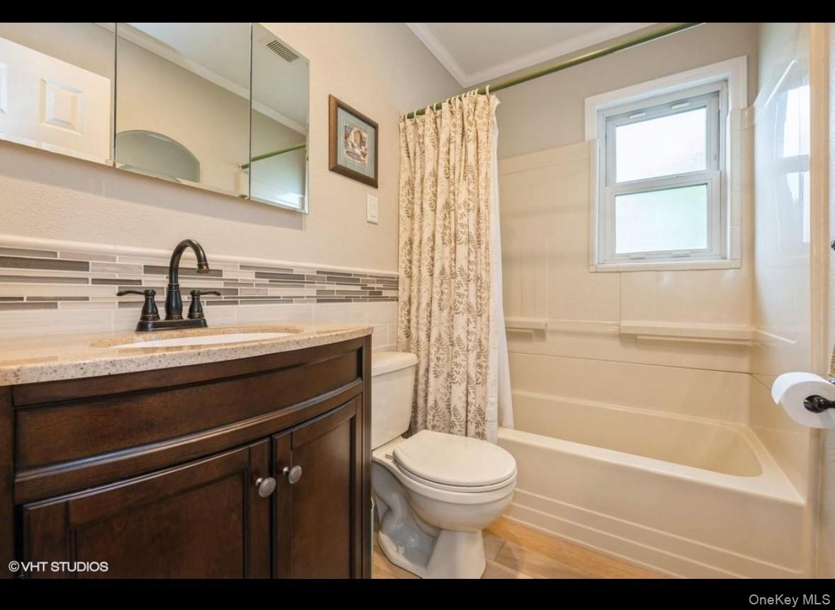 #4 photo, 27 Lowell Street, ナッソー郡 Bethpage , NY 11714