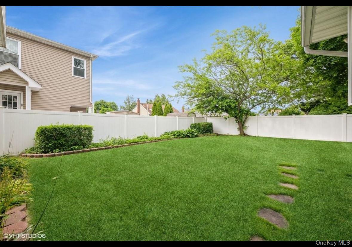 #6 photo, 27 Lowell Street, ナッソー郡 Bethpage , NY 11714