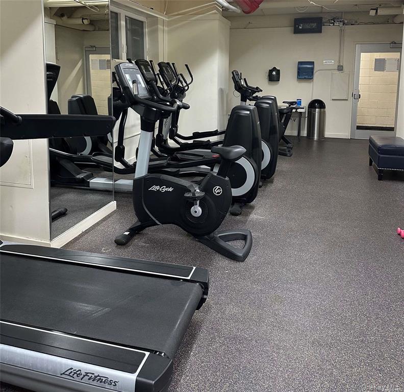 #12 photo, 102-10 66th Road, クイーンズ区 Forest Hills , NY 11375