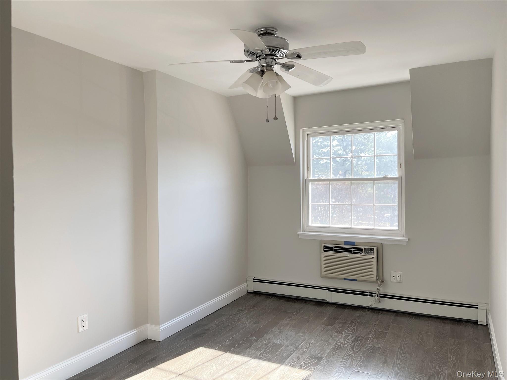 #17 photo, 205-30 Brian Crescent, クイーンズ区 Bayside , NY 11360