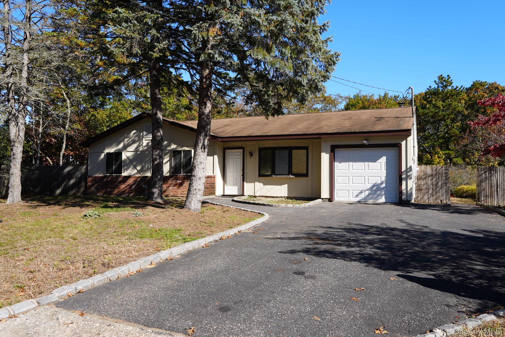 #3 photo, 23 Old Selden Stage Rd, サフォーク郡 Selden , NY 11784