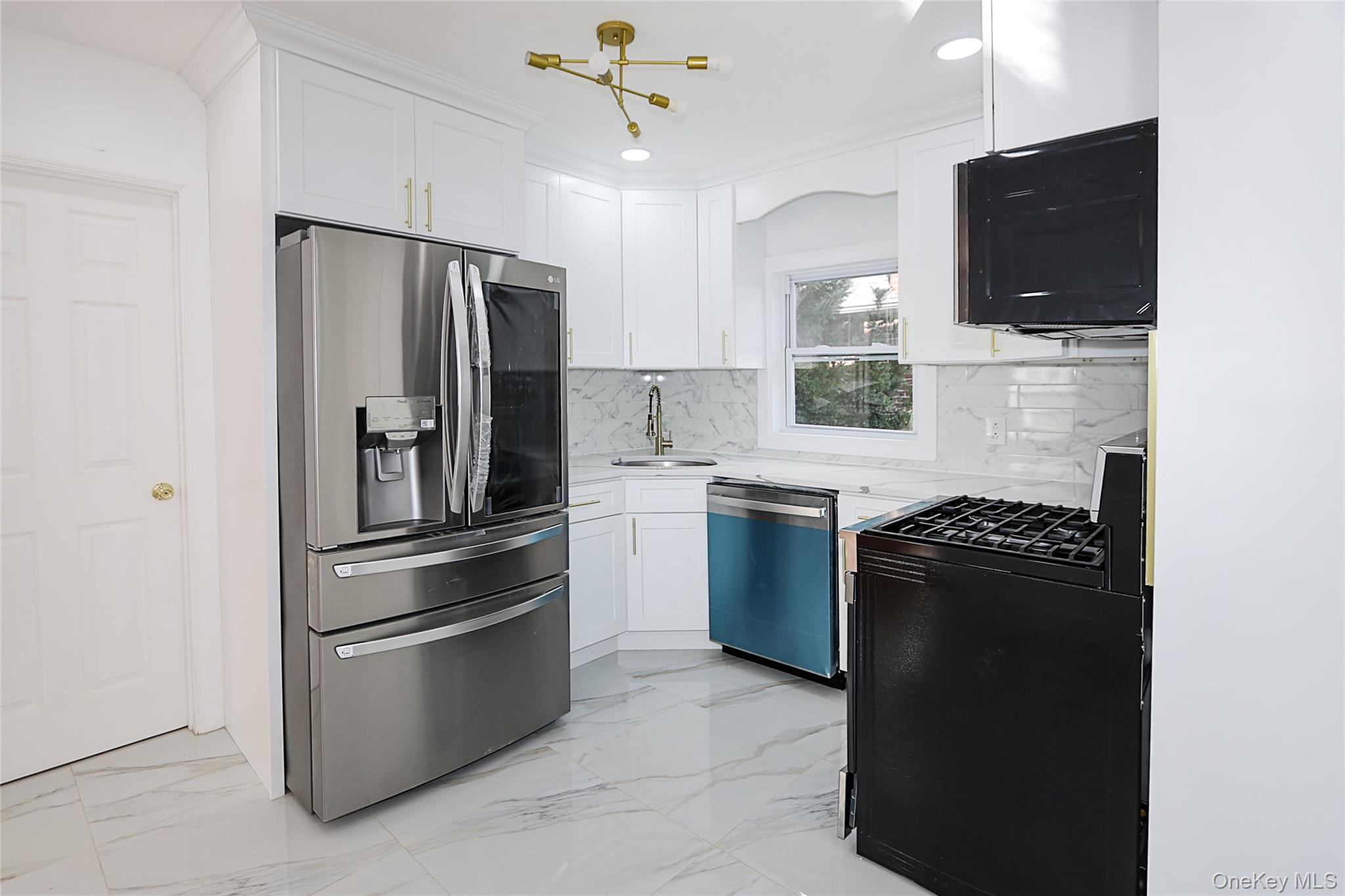 #10 photo, 115 N Corona Avenue, ナッソー郡 Valley Stream , NY 11580