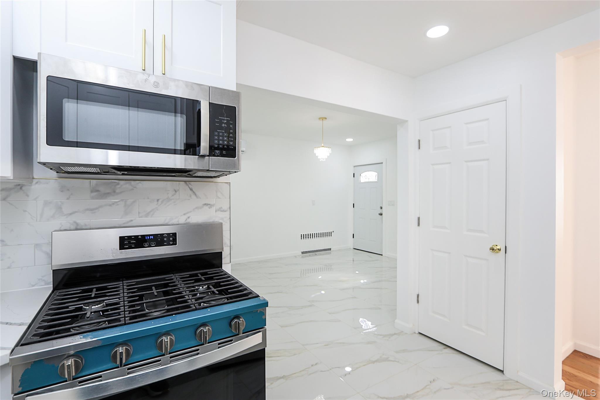 #12 photo, 115 N Corona Avenue, ナッソー郡 Valley Stream , NY 11580