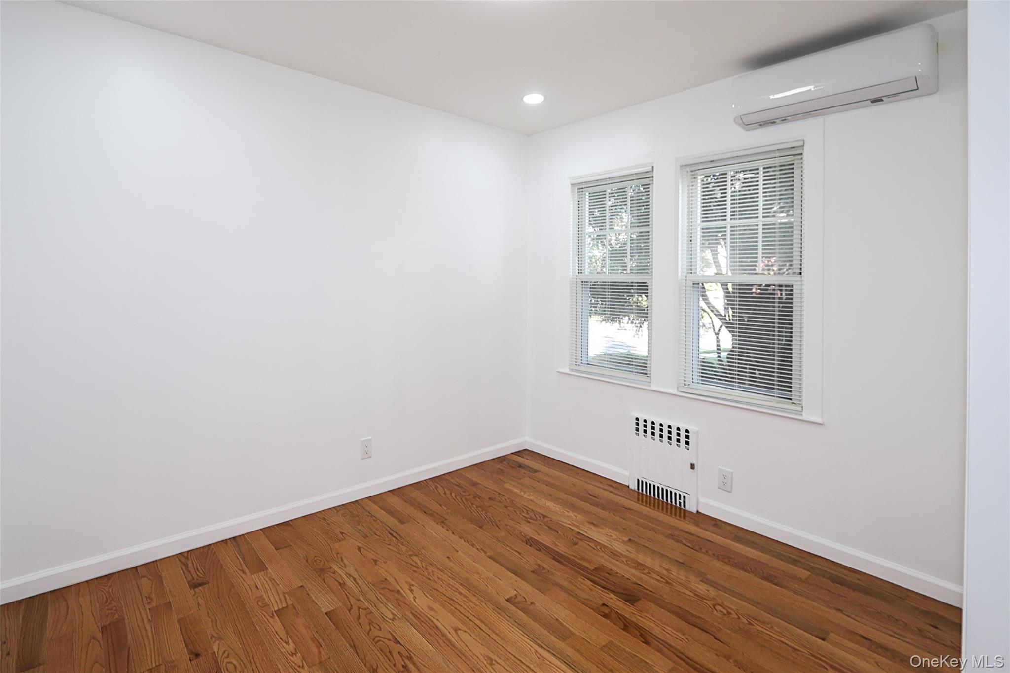 #17 photo, 115 N Corona Avenue, ナッソー郡 Valley Stream , NY 11580