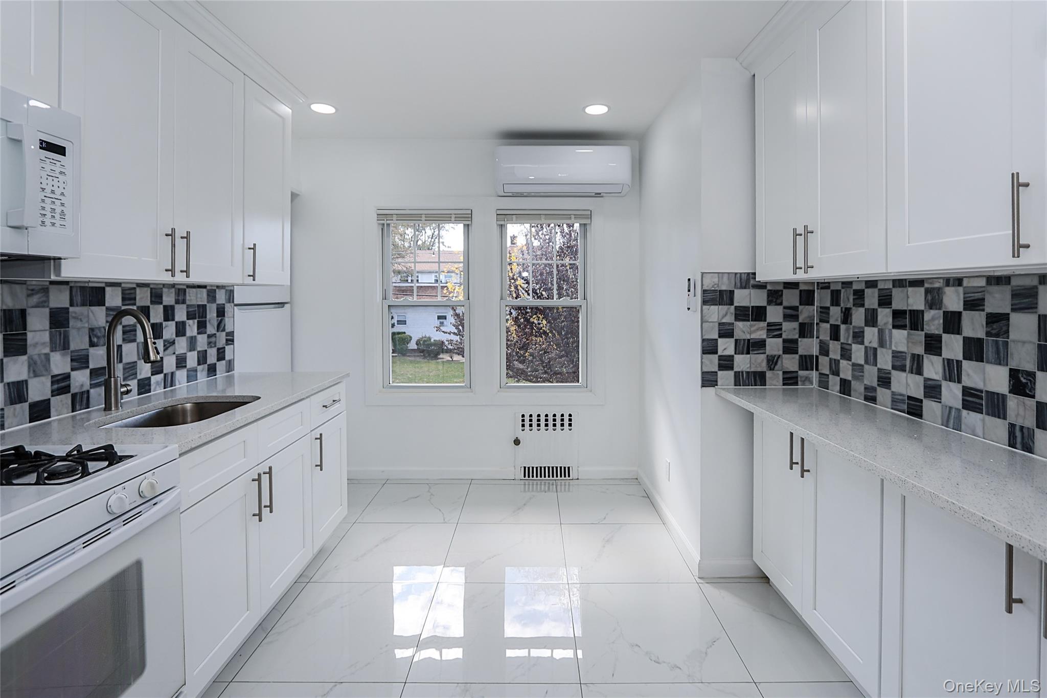 #19 photo, 115 N Corona Avenue, ナッソー郡 Valley Stream , NY 11580