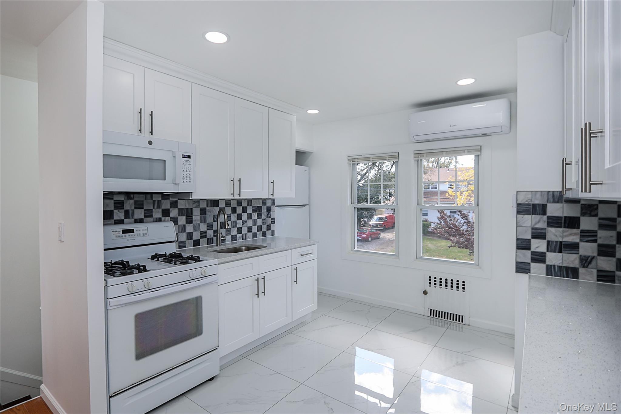 #20 photo, 115 N Corona Avenue, ナッソー郡 Valley Stream , NY 11580