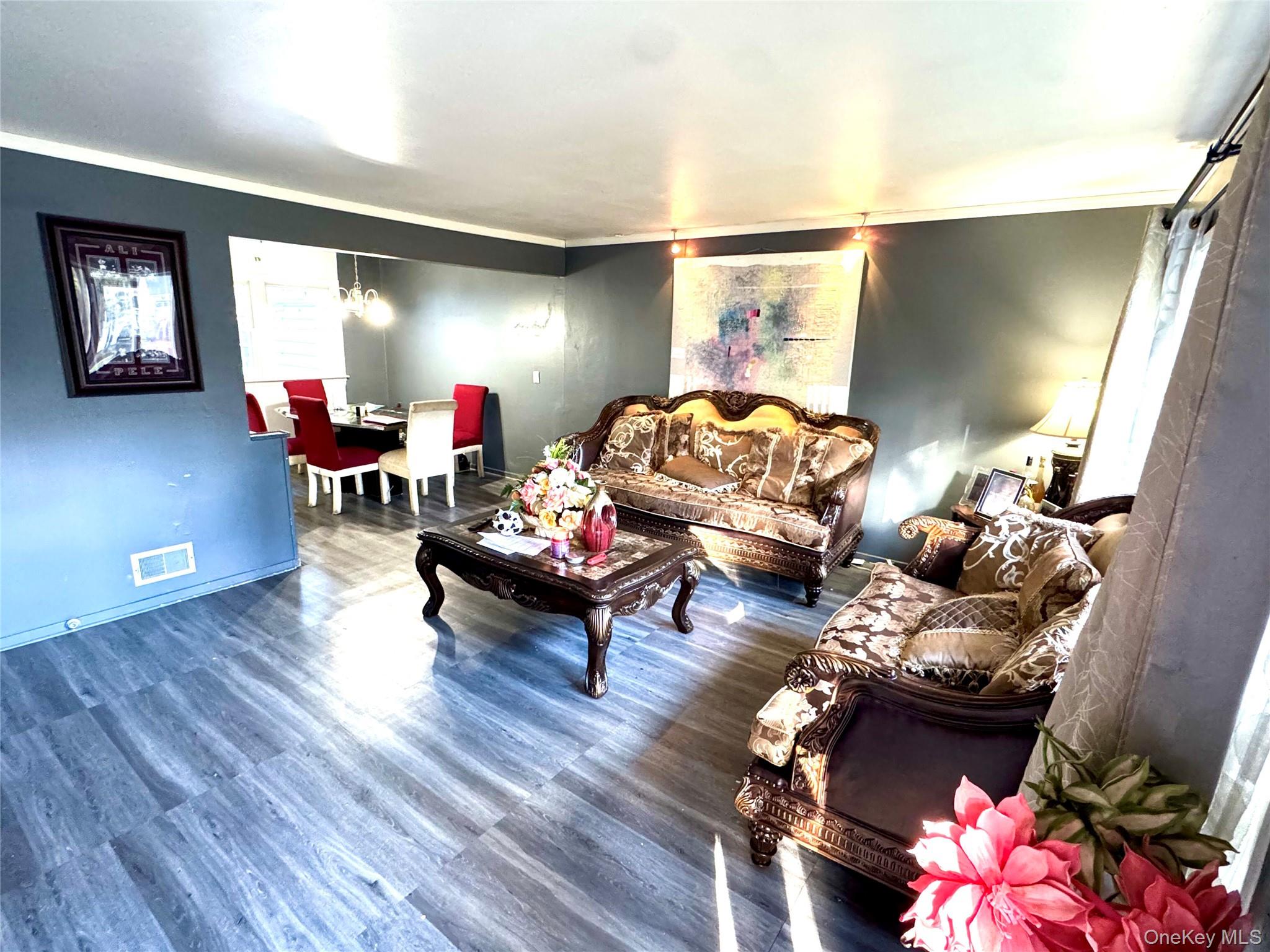 #6 photo, 881 Union Street, サフォーク郡 Bohemia , NY 11716