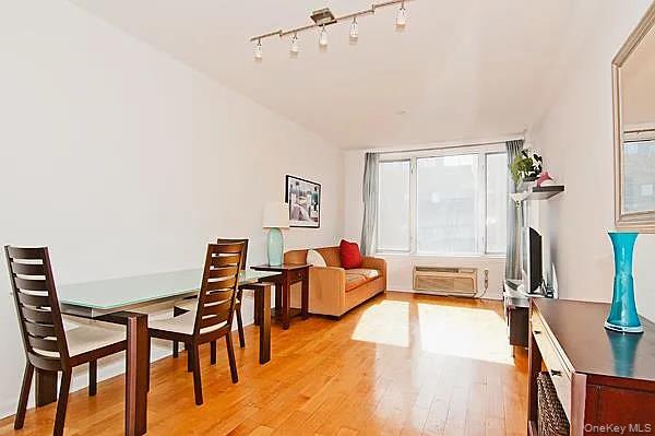 #2 photo, 1311 Jackson Avenue, クイーンズ区 Queens Village North , NY 11101