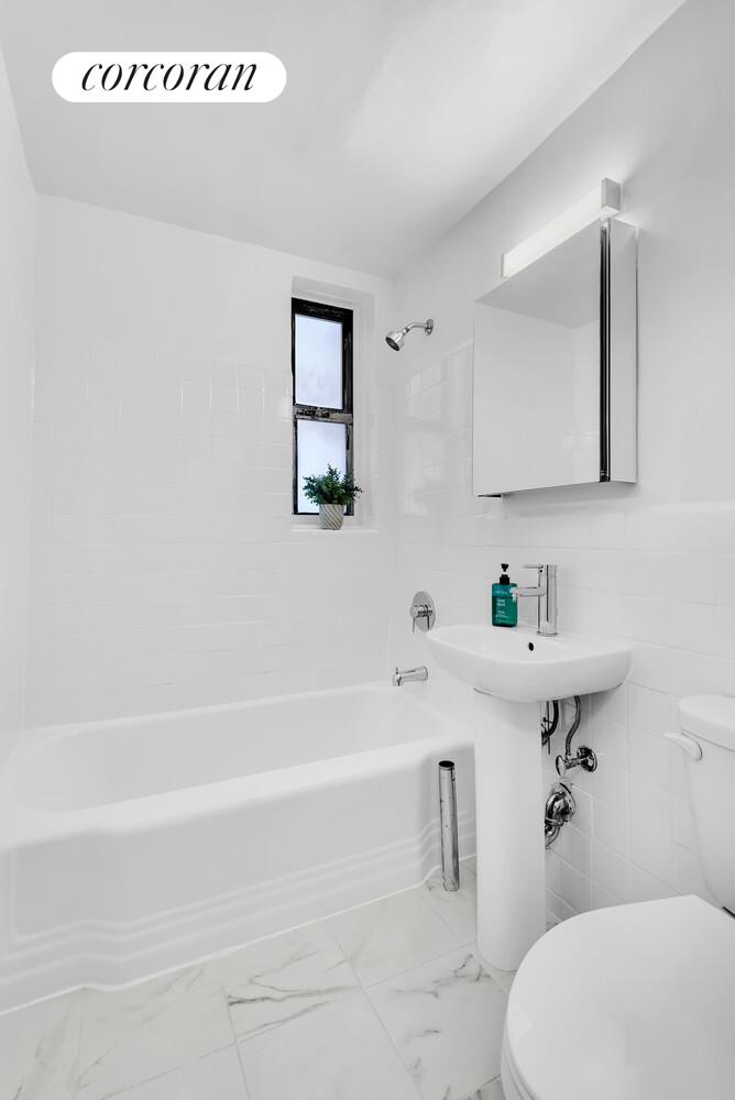 #6 photo, 2830 BRIGGS Avenue, ブロンクス区 Fordham , NY 10458