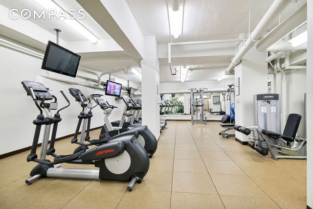 #14 photo, 200 Central Park S, マンハッタン Central Park South , NY 10019