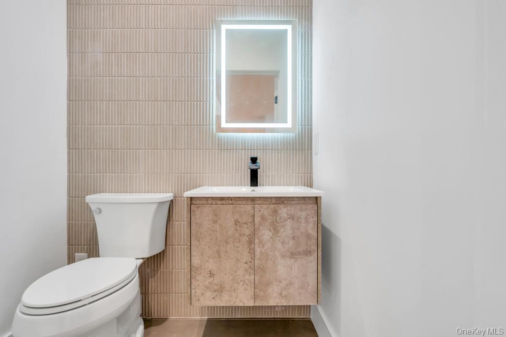 #13 photo, 25 Red Maple Dr N, Wantagh , NY 11793