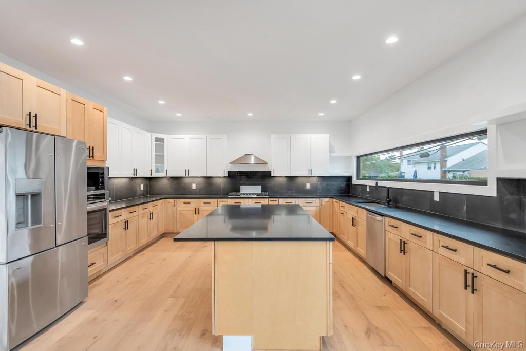 #14 photo, 25 Red Maple Dr N, Wantagh , NY 11793