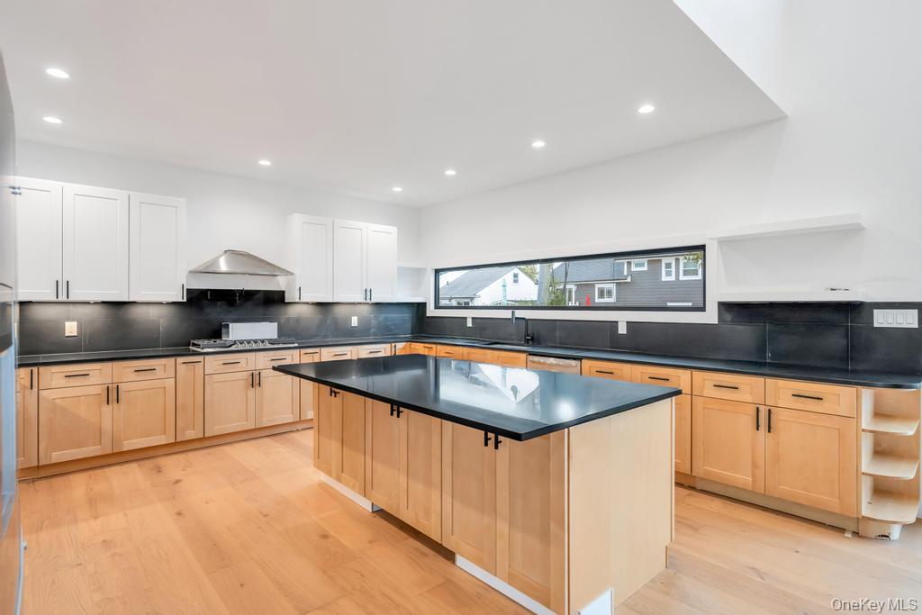 #16 photo, 25 Red Maple Dr N, Wantagh , NY 11793