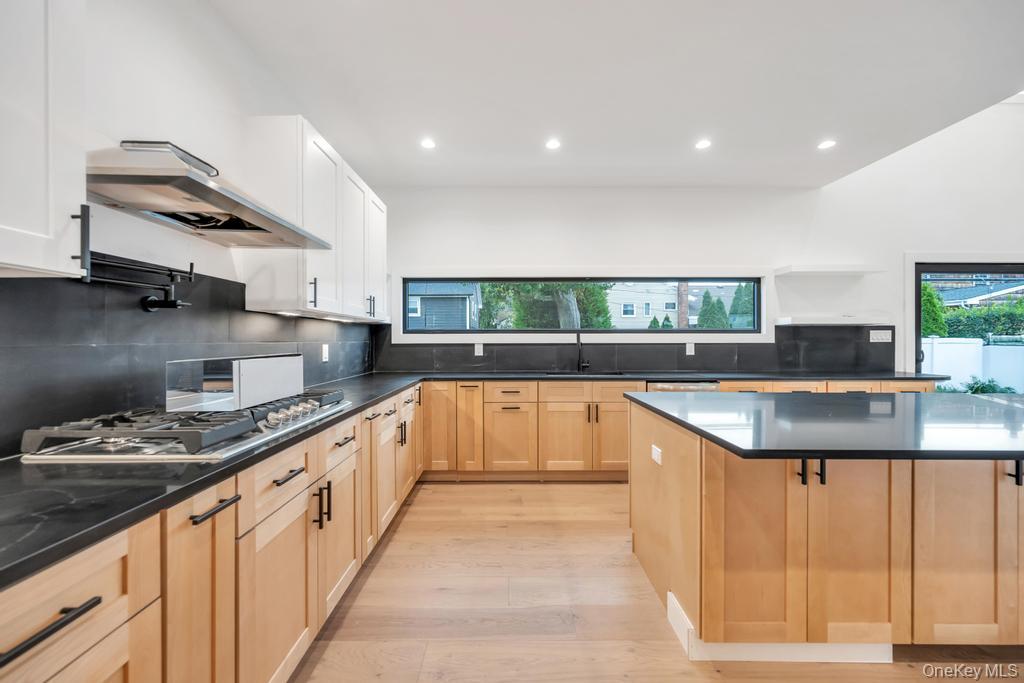 #19 photo, 25 Red Maple Dr N, Wantagh , NY 11793