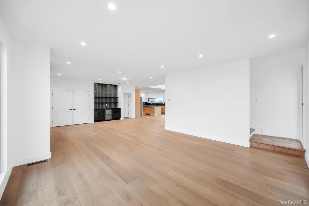 #7 photo, 25 Red Maple Dr N, Wantagh , NY 11793