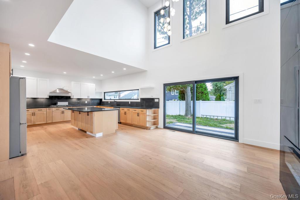 #9 photo, 25 Red Maple Dr N, Wantagh , NY 11793