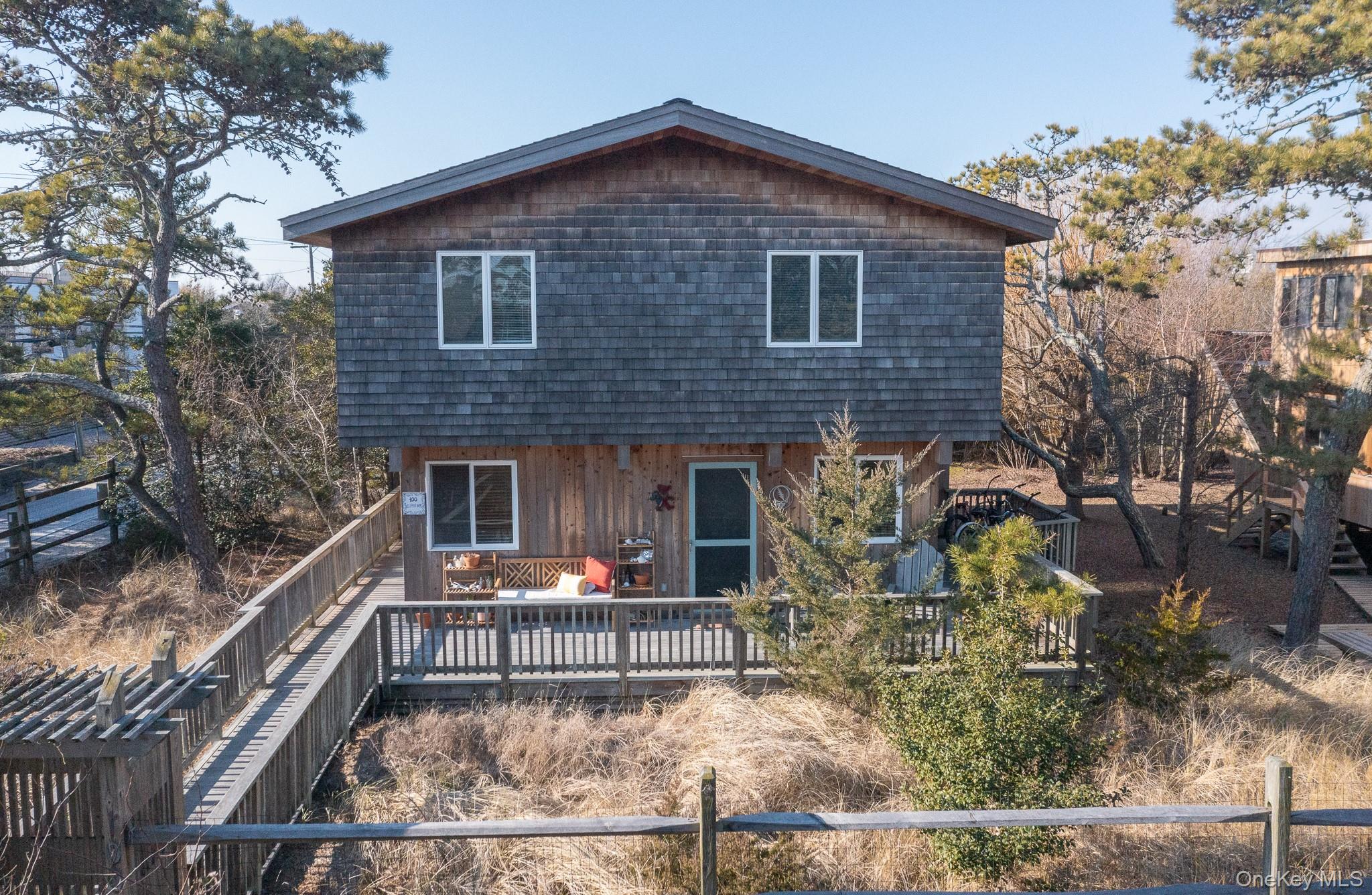 #1 photo, 100 Clipper Roadway, Corneille Estates , NY 11770