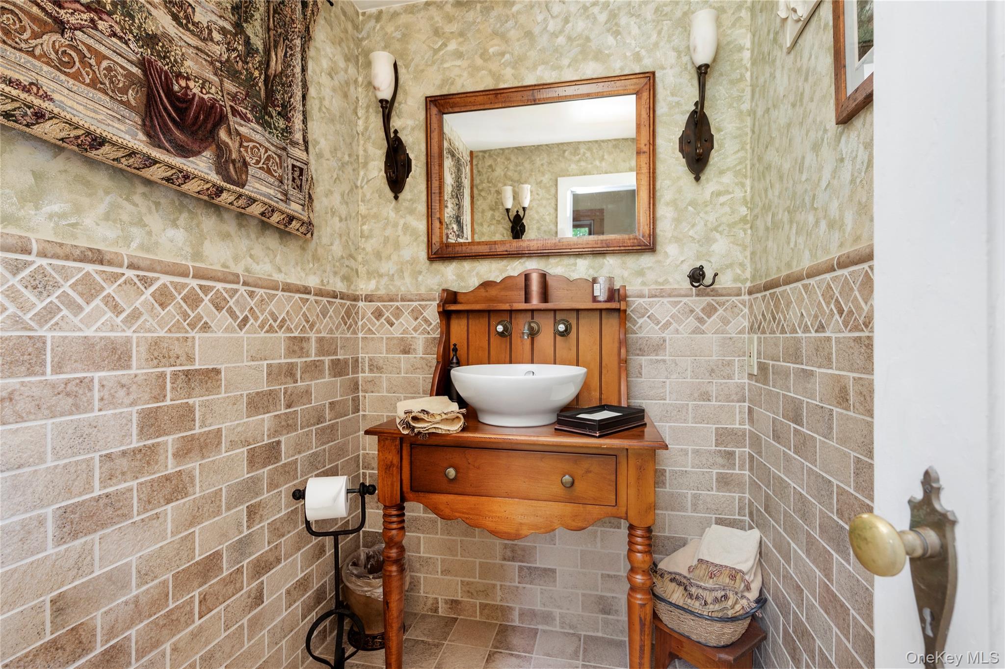 #16 photo, 32 Hicks Lane, Old Westbury , NY 11568