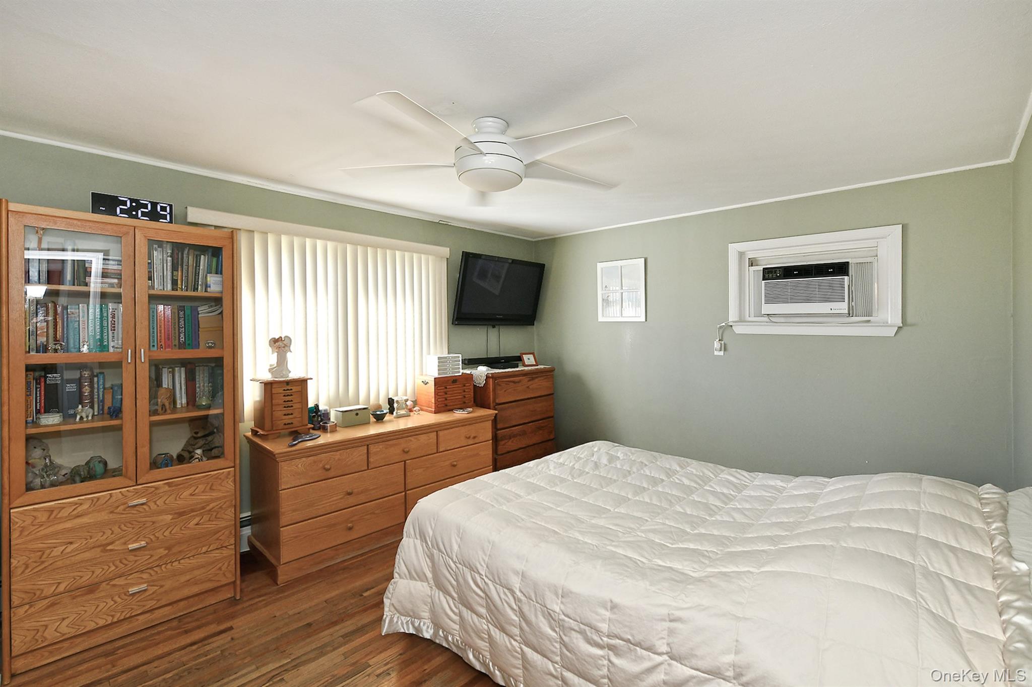 #16 photo, 115 Old Farmingdale Road, West Babylon , NY 11704