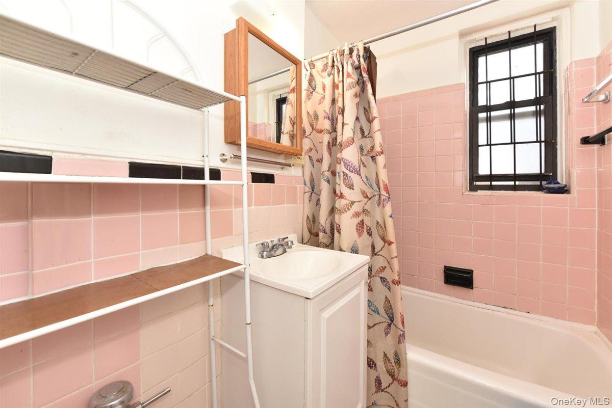 #11 photo, 87-20 175 Street, Jamaica , NY 11432