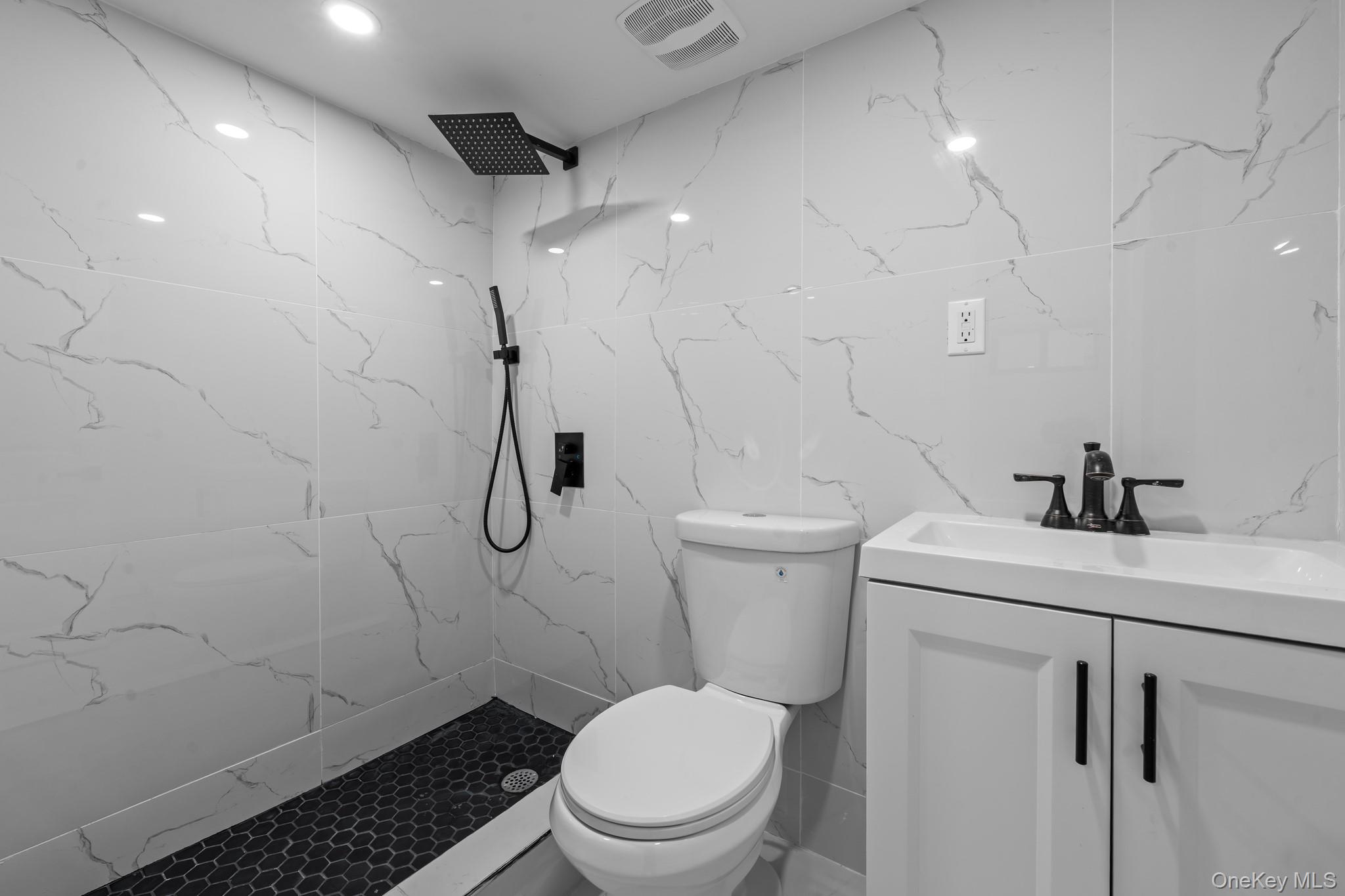 #12 photo, 78-30 62nd Street, Glendale , NY 11385