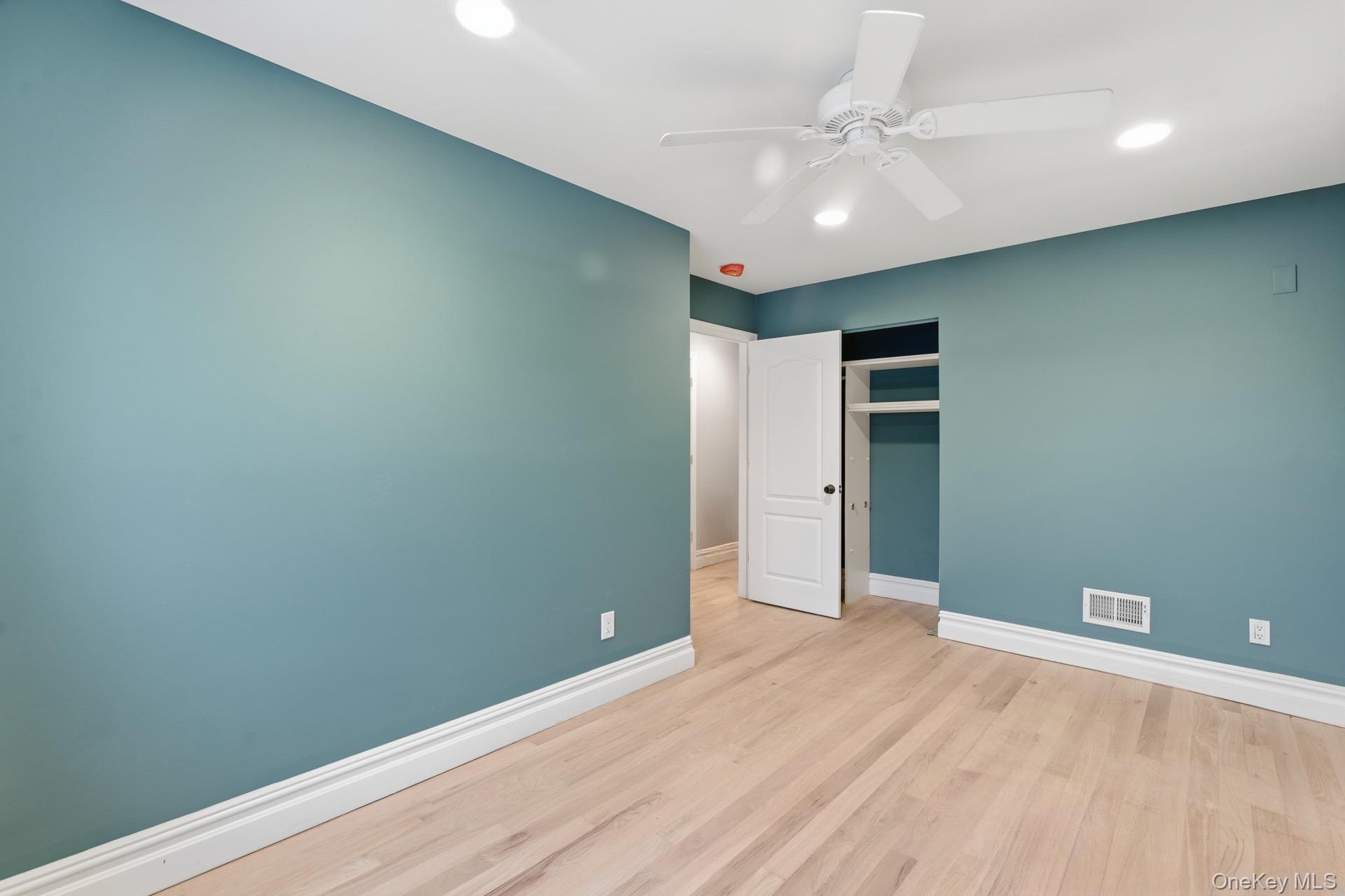 #11 photo, 3328 Woodward Street, नासाउ काउंटी Oceanside , NY 11572