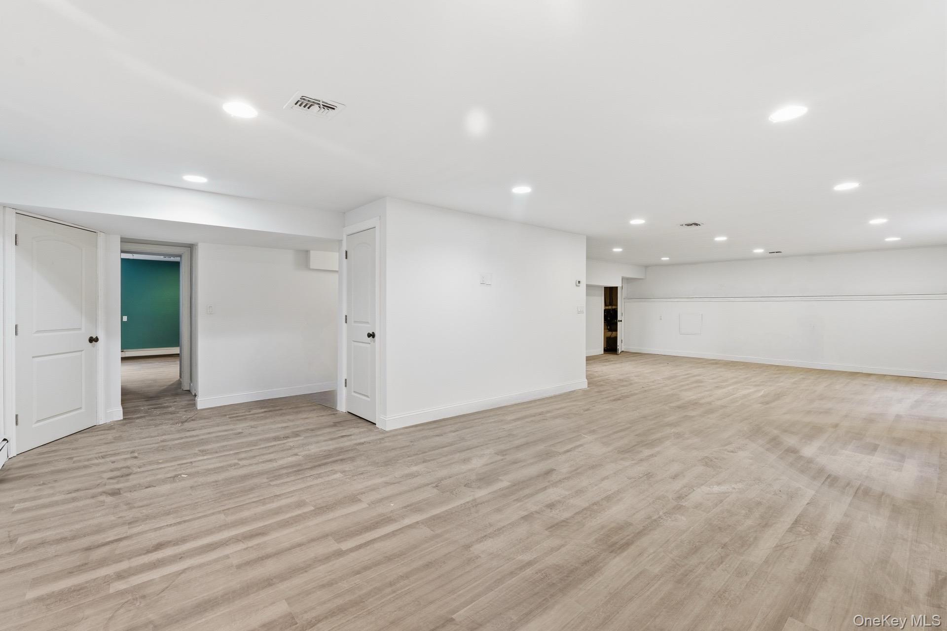 #19 photo, 3328 Woodward Street, नासाउ काउंटी Oceanside , NY 11572