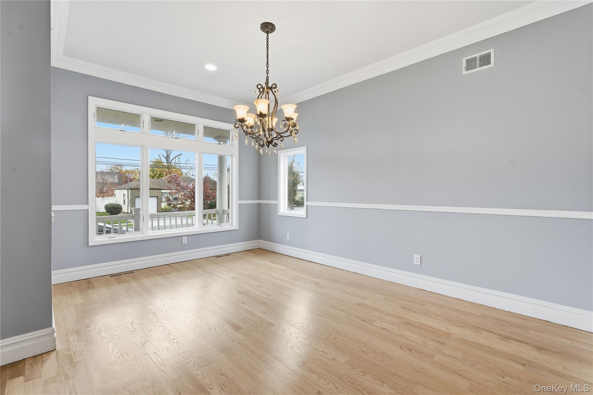 #3 photo, 3328 Woodward Street, नासाउ काउंटी Oceanside , NY 11572