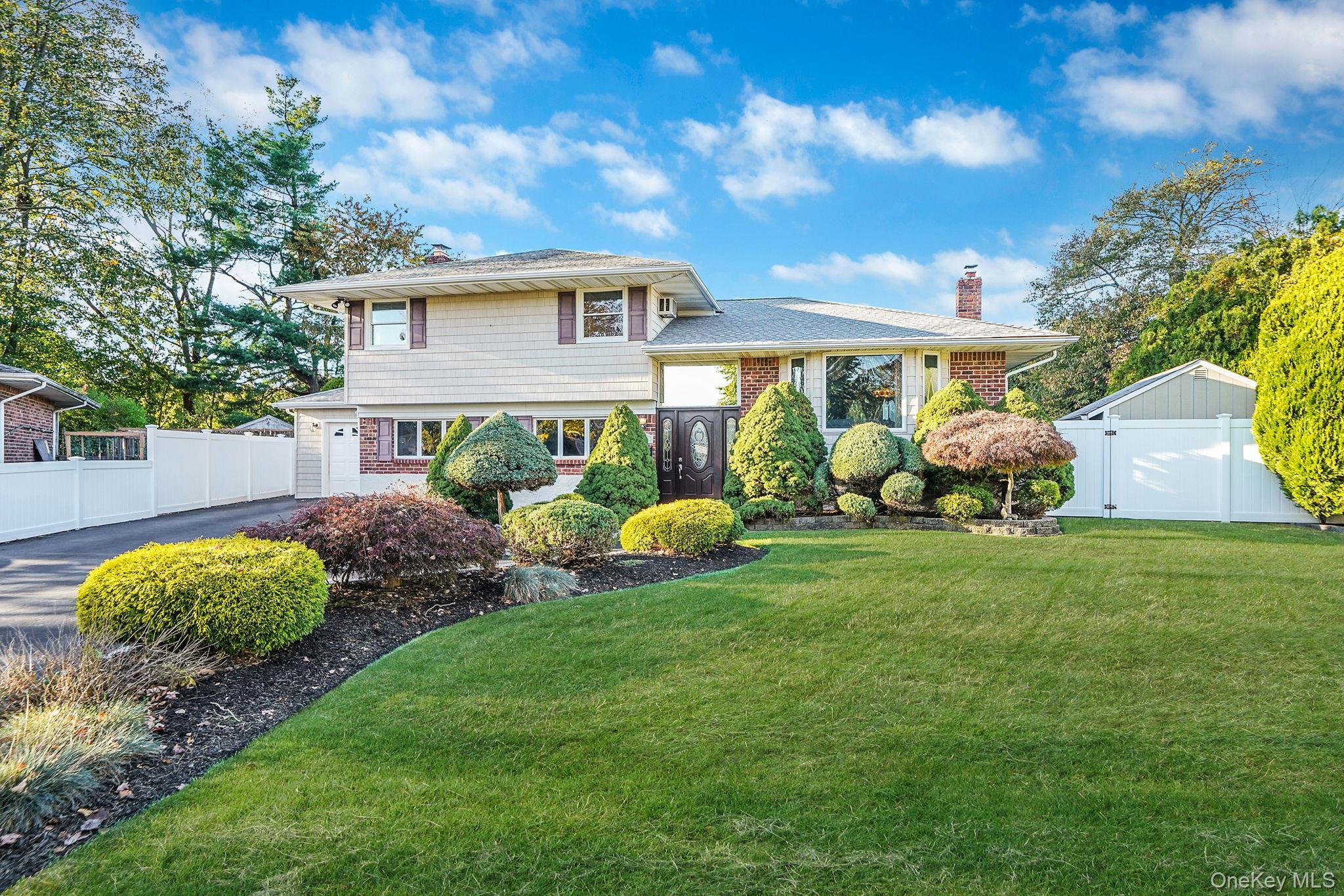 #3 photo, 9 Dean Court, Commack , NY 11725