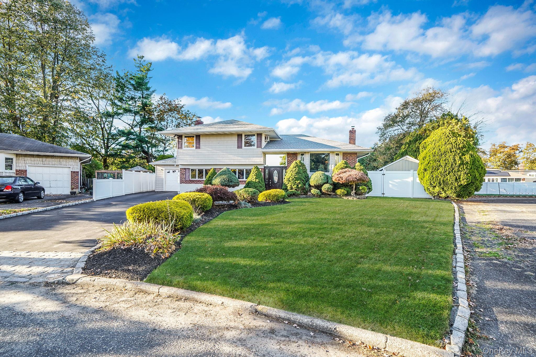 #4 photo, 9 Dean Court, Commack , NY 11725