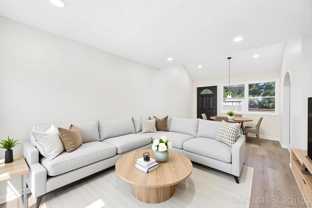 #10 photo, 107 Shinnecock Avenue, サフォーク郡 Mastic , NY 11950