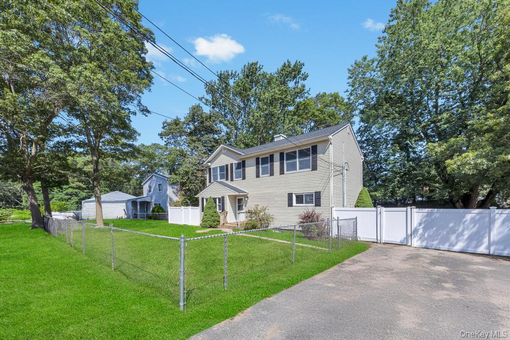 #2 photo, 107 Shinnecock Avenue, サフォーク郡 Mastic , NY 11950