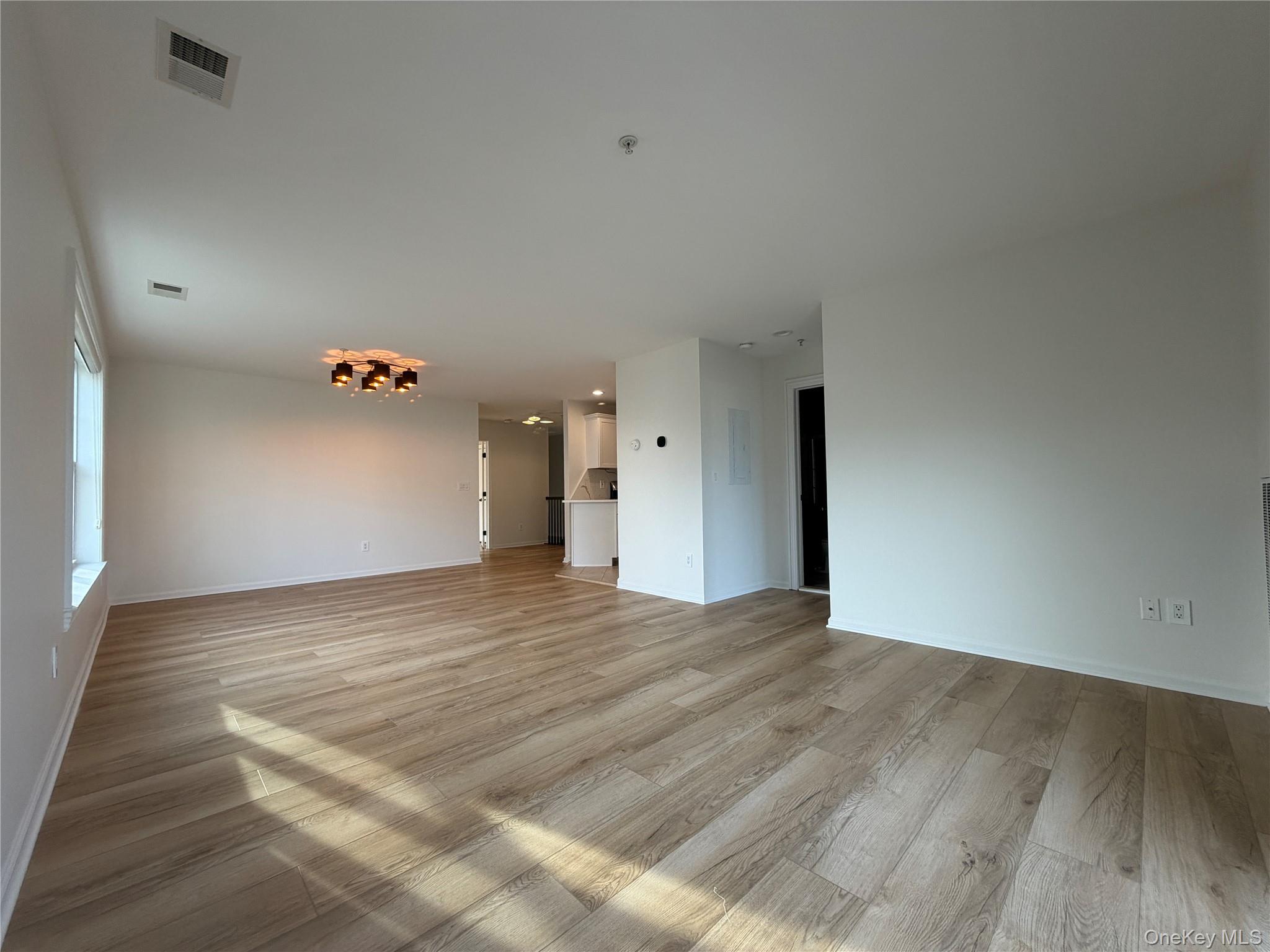 #14 photo, 157 Brattle Circle, Melville , NY 11747