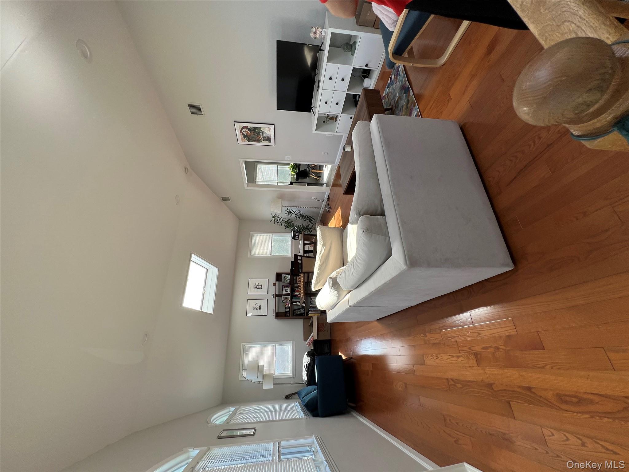 #3 photo, 31 B Marwood Road, ナッソー郡 Port Washington , NY 11050