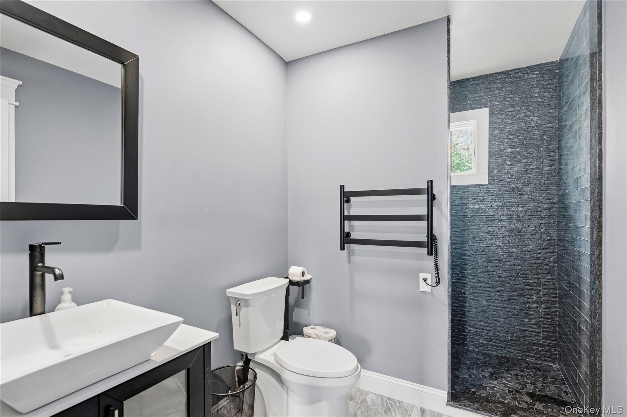 #13 photo, 108 Sportsmen Street, サフォーク郡 Central Islip , NY 11722